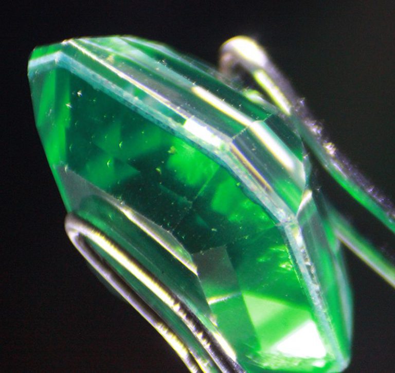 Emerald Simulants Glass, Plastic, and Other Gemstones as Emeralds